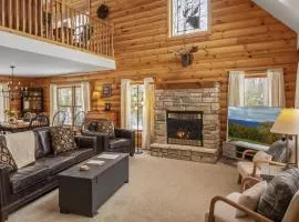 Sleepy Moose - New! Log Cabin in Sister Bay, Dogs and Near Beach