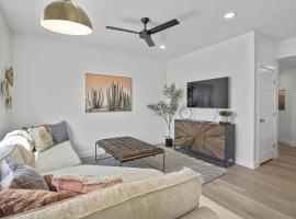 Kanab Stunning New Deluxe Family Condo Sleeps 10, hotel in Kanab