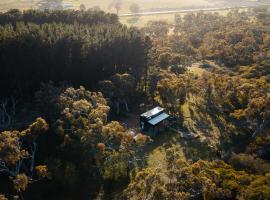 Sandy Hill Forest Tiny Home, hotel in Yankalilla
