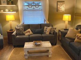 WALNUT Beautiful 3 bedrooms house 1 mile from the falls!, hotel in Niagara Falls