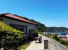 香や野 kayano 海と富士山を一望できる1棟貸し宿 岡田港まで徒歩5分, ξενοδοχείο σε Oshima