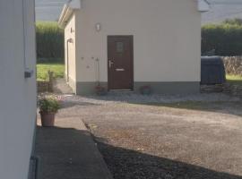 Burren Snug, Hotel in Shanvally