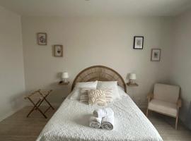 Hôtel La Coursive, hotel v destinaci Saint-Pierre-dʼOléron