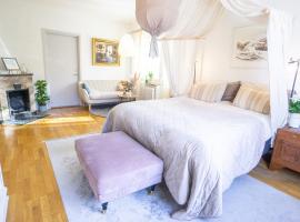 HaHa Familjesol Cozy 2 Bedroom Family Apartment with Private Kitchen Balcony and Free Parking, hotel v destinaci Gothenburg