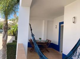 LUZ BEACH APT CONDO, BALCONY & POOLs, hotel en Praia da Luz