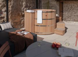 MiHotel - Grenier à Sel de Pérouges, hotel in Pérouges