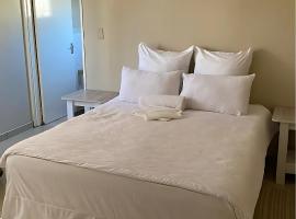King Room, En-Suite, Near City Centre Windhoek, hotel in Windhoek