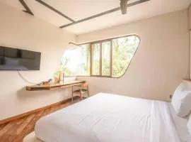 Contemporary 1-br Loft With Art Deco Shared Pool