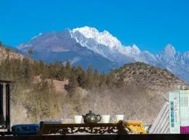 清舍雪山观景设计师民宿