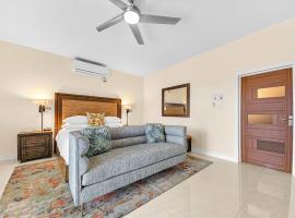 Hospitality Expert BTS 3 - Pool Beach & Bar, hotel din Montego Bay