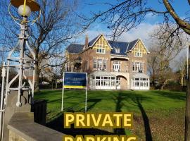 Rijksmonument Hotel de Sprenck - including free private parking, hôtel à Middelbourg