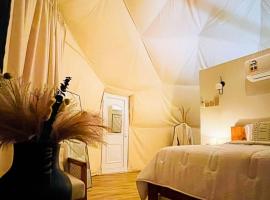 Aman dome desert, hotel in Ḩawīyah