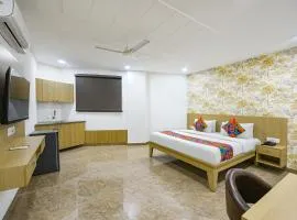 FabHotel Luxe 8 Stayz - Nr Mega Mall & DLF Phase 1 Metro