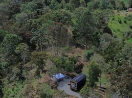 Tiny House Minimalista en la Naturaleza, El Retiro, hotel en El Retiro