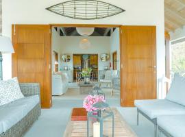 Stunning 4 bed Villa in Bequia St Vincent, ξενοδοχείο στην Μπέκια