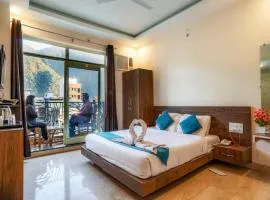 LA Riqueza Pride Inn # Customer's Favourite Hotel in Tapovan #Free use of Swimming Pool & Gym # Mountain View Rooms # Close to Lakshman Jhula # Free Parking
