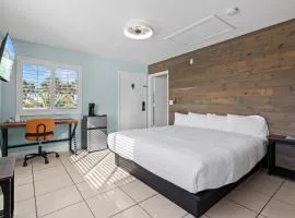 Standard Hotel Room - King Bed #2