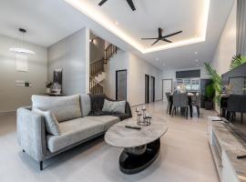 La Ferringhi Villa - 5 Bedroom Bungalows by ALV, ξενοδοχείο σε Batu Ferringhi