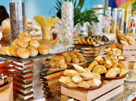 Flamingo Ibiza Hải Tiến Thanh Hóa Resort Luxury, hotel en Nam Khê