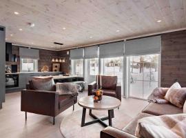 New big cabin near the city centre!, hôtel à Røros