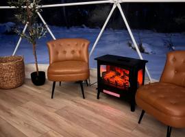 Experience Luxury Glamping at Ravines Edge Geo Glamping, hotell sihtkohas Devon