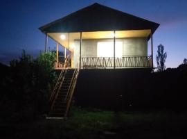 Hangstyan tun antarayin, hotel di Fioletovo