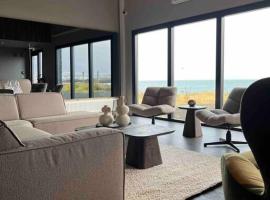 Ocean View Suite, hotel in Ytri-Njarðvík