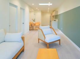 Newly Renovated 2 Bedroom Condo in Japantown! Near Railtown & Gastown!, hotel in Vancouver