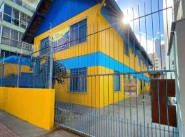 Suítes Yellow House BC, Hotel in Balneário Camboriú