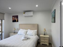 San Remo water-view beach house, hotel in San Remo