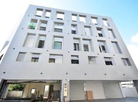 別有洞天電梯包棟民宿漢北館, hotel in Taitung City