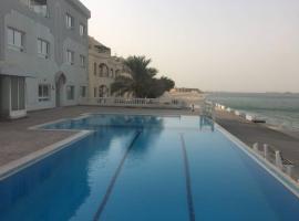 Mangaf Kuwait Family Venus Flat- Beach access, ξενοδοχείο στο Κουβέιτ