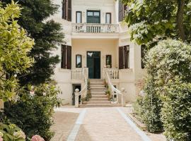 Seven cafe & hotel, hotel in Pogradec