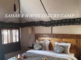 Merzouga में, होटल Sahara Luxury Camp -plus 50 euros pp per night for camel or jeep trek and dinner - location by dunes - no extra fees