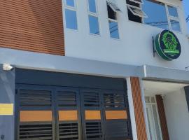 Eddie's Value Room for Practical Group Stay in downtown San Fernando，位于圣费尔南多的酒店