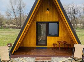 Glamping La Octav, hotel v destinaci Tîrpeşti