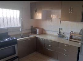 Paradise home, hotel em Madina Sey Kunda