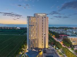 Doubletree By Hilton Yantai Golden Coast Hotel & Suites, hotel in Yantai