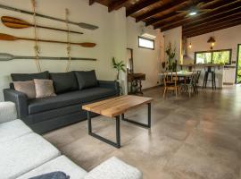 Alojamiento Cota 8, hôtel à Colón