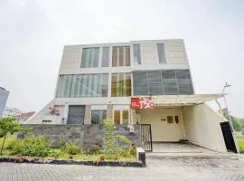 OYO Life 90606 Glass House Citraland Syariah