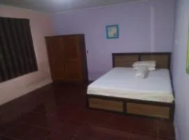 Hotel O Yellow White Guesthouse Palu
