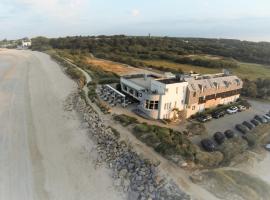 Logis Hôtel & Restaurant LES MOUETTES - Larmor Plage, Proche de LORIENT，位于拉尔莫普拉格的酒店