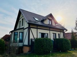 Dom na wzgórzu z widokiem na jezioro, hotel en Brodnica Dolna