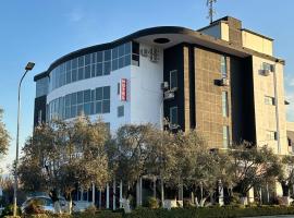 Luxury Hotel By Gjyshi, ξενοδοχείο σε Qerrexhias