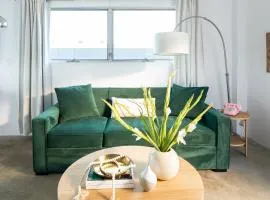 The Wesley by AvantStay Mid-Century Modern Oasis with Pool