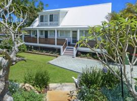 Sandcastles - Gorgeous beach house at North Avoca, hotell sihtkohas North Avoca