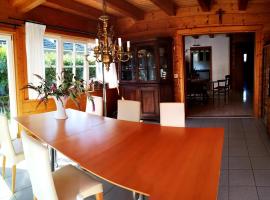 Family chalet appartment 150 qm at Lake Zurich, ξενοδοχείο σε Altendorf