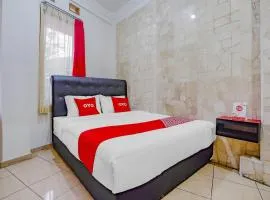 OYO Life 90035 Merci Club