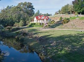 CRABTREE RIVERFRONT COTTAGES 2 cottages EMILY & ELIZA COTTAGES Beautiful riverfront peaceful location RELAX & ENJOY, hotel in Huonville