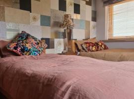 Twin room at Fir Tree Lodge with garden view, hotel v destinaci Bristol